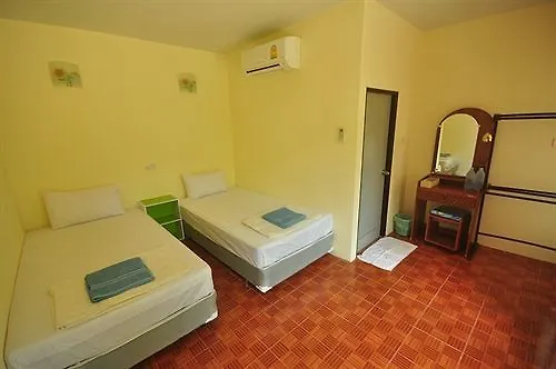 Dee Dee Beach House Phi Phi Don 2*,  Thailand