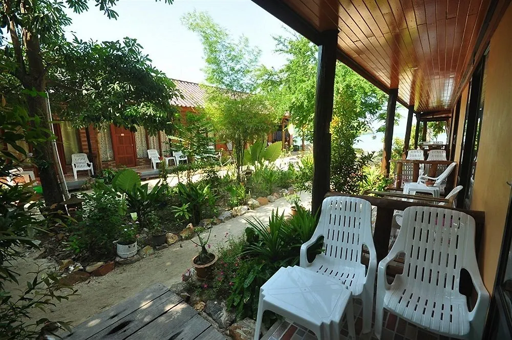 Dee Dee Beach House Phi Phi Don Thailand