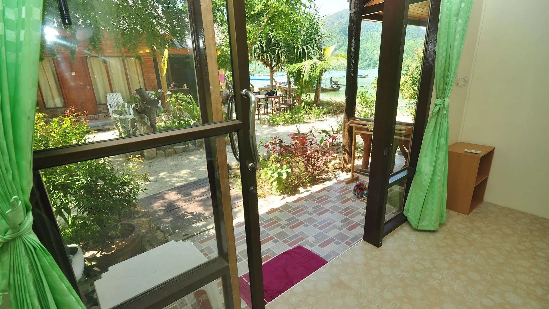 Hotel Dee Dee Beach House Phi Phi Don