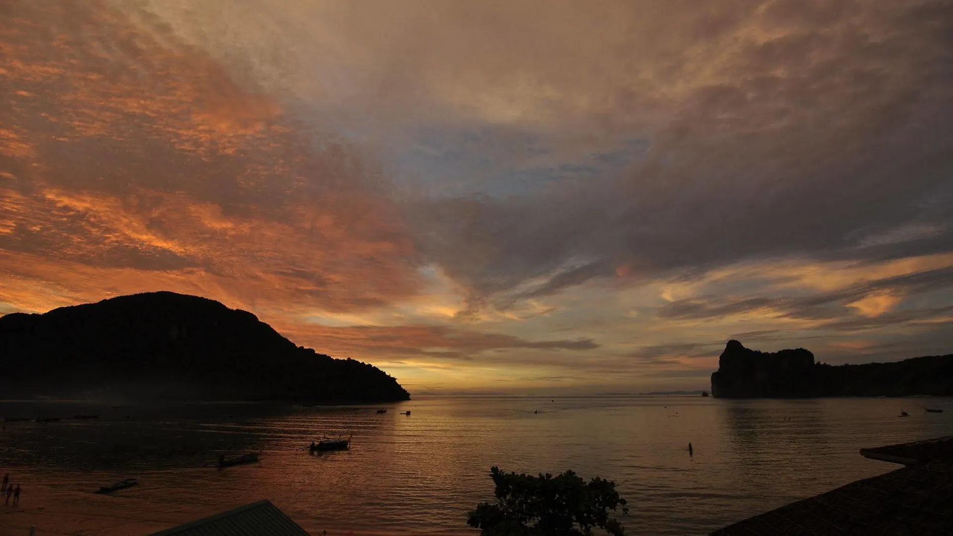 Dee Dee Beach House Phi Phi Don 2*,  Thailand