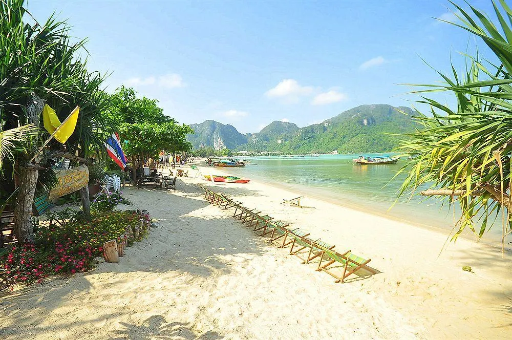 Dee Dee Beach House Phi Phi Don 2*,  Thailand