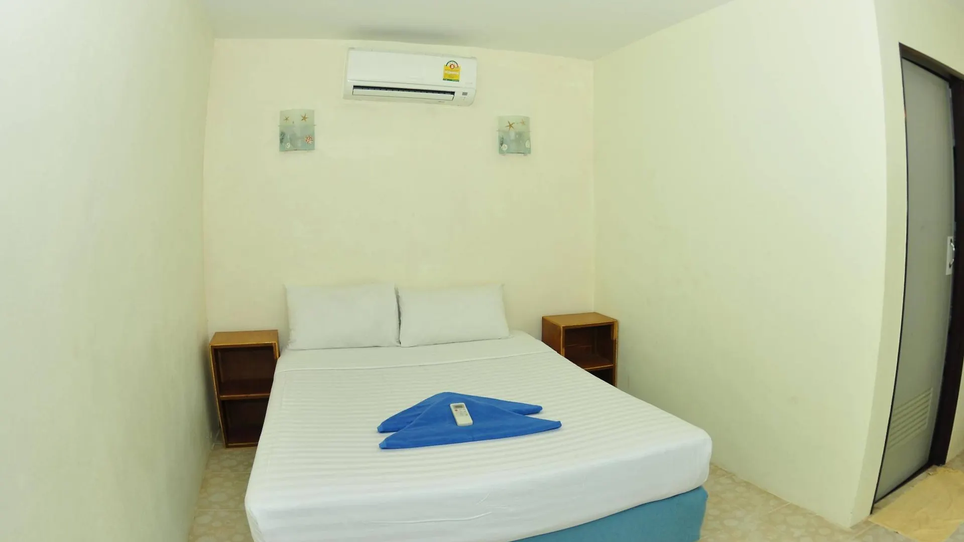 Dee Dee Beach House Phi Phi Don Thailand