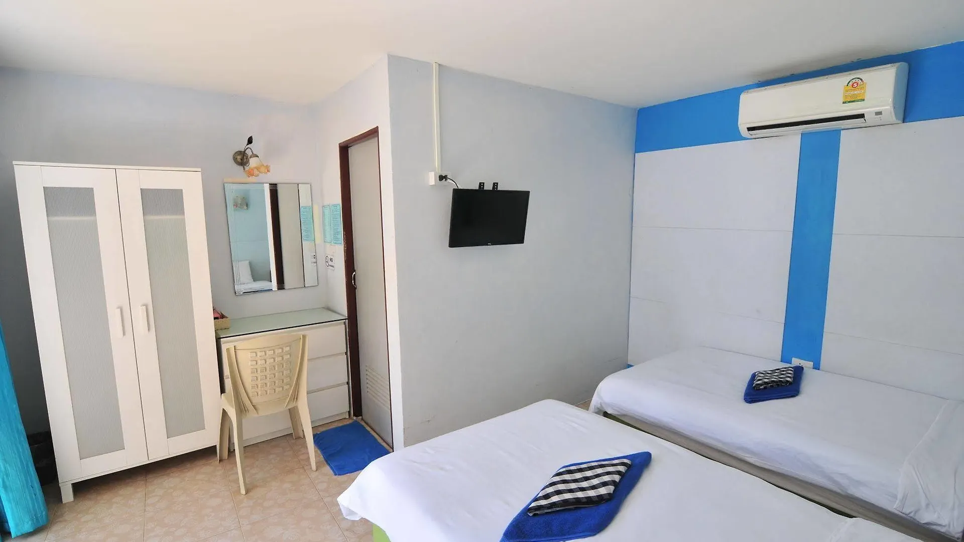 Dee Dee Beach House Phi Phi Don 2*,  Thailand