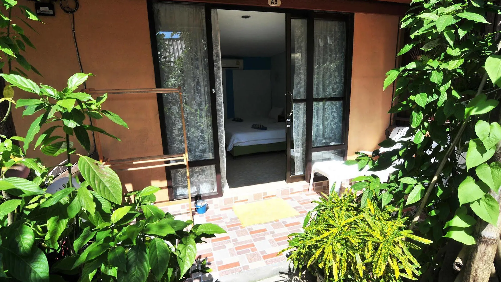 Dee Dee Beach House Phi Phi Don 2*,  Thailand