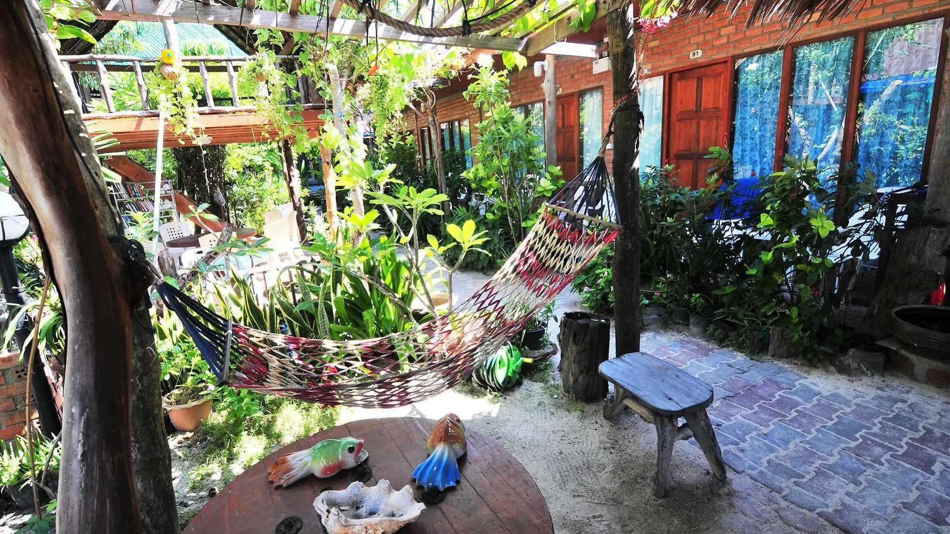 Dee Dee Beach House Phi Phi Don 2*,