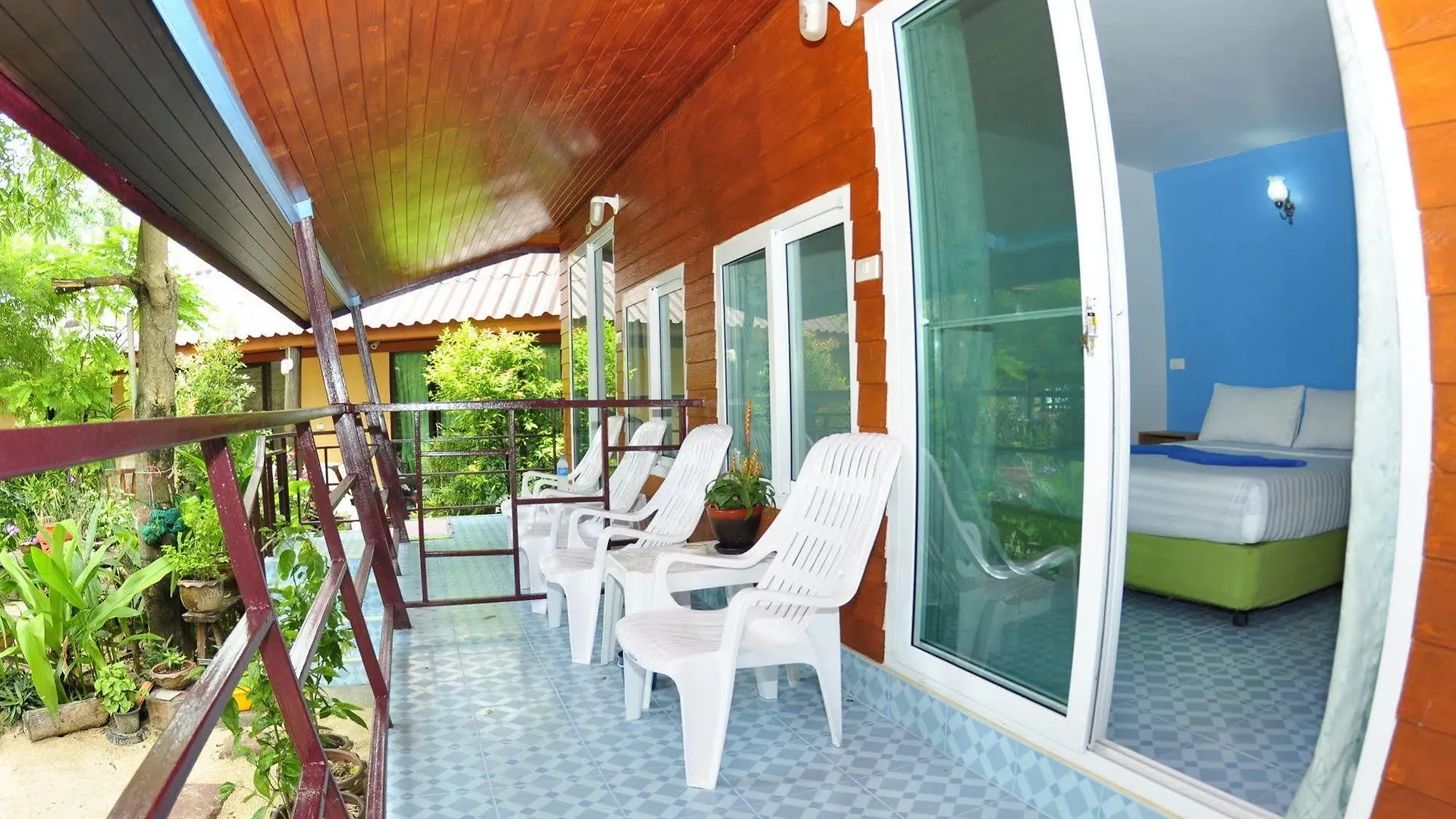 Dee Dee Beach House Islas Phi Phi 2*,